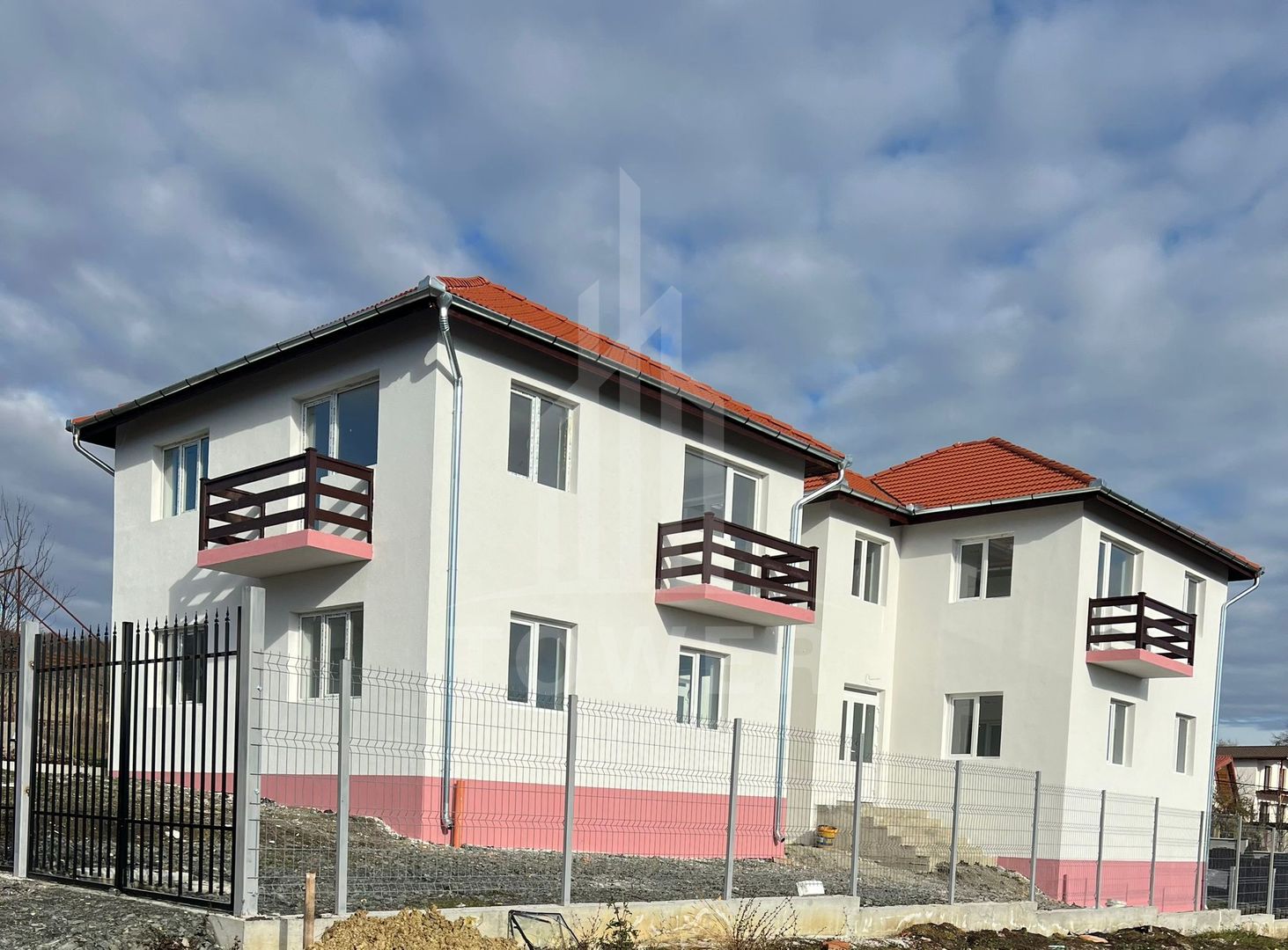 Casa cu 5 camere decomandate 2 bai 255 teren - Poză 2