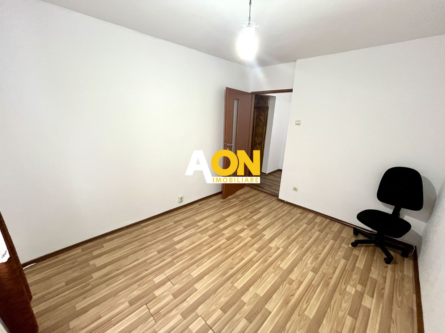 Apartament cu 3 Camere, Decomandat, Zona Tolstoi - Poză 9