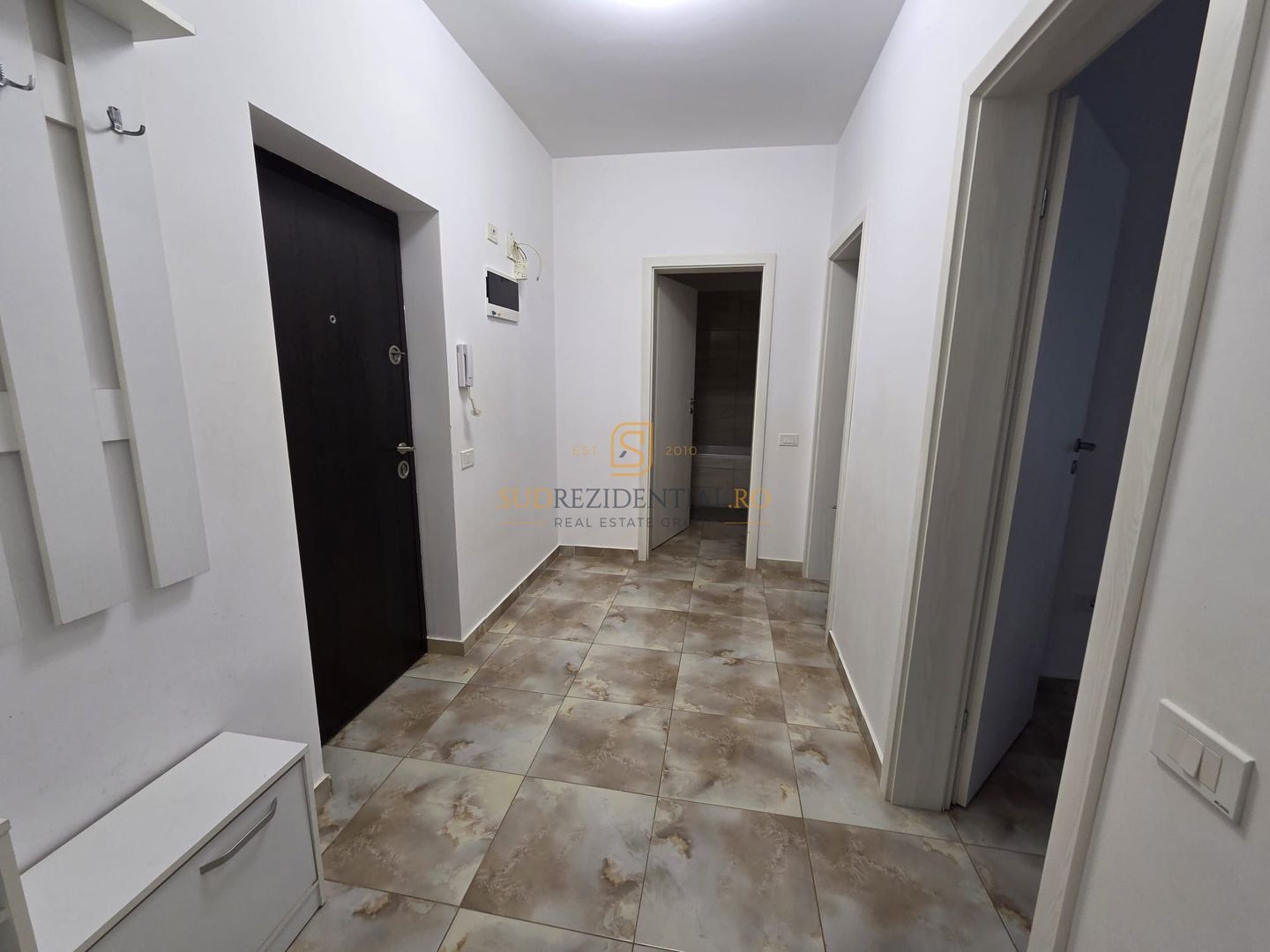 Apartament 2 camere de închiriat, The Grand Kristal Residence Sector 4 - Poză 13