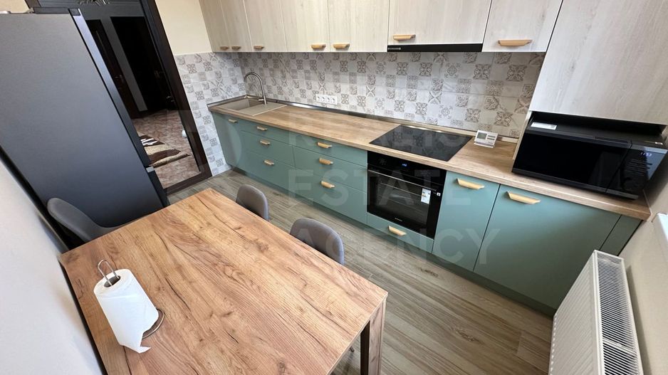 Chirie, apartament 4 camere, strada Codrul Cosminului, Centru - Poză 1