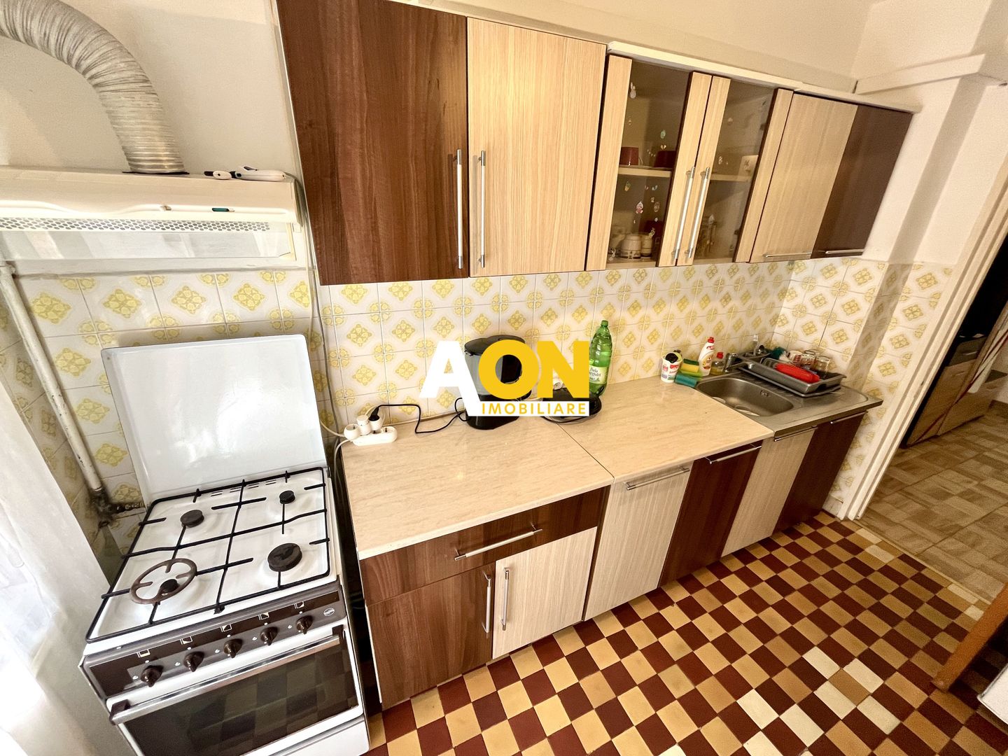 Apartament cu 4 Camere, Etaj 2, Loc De Parcare, Cetate - Poză 2