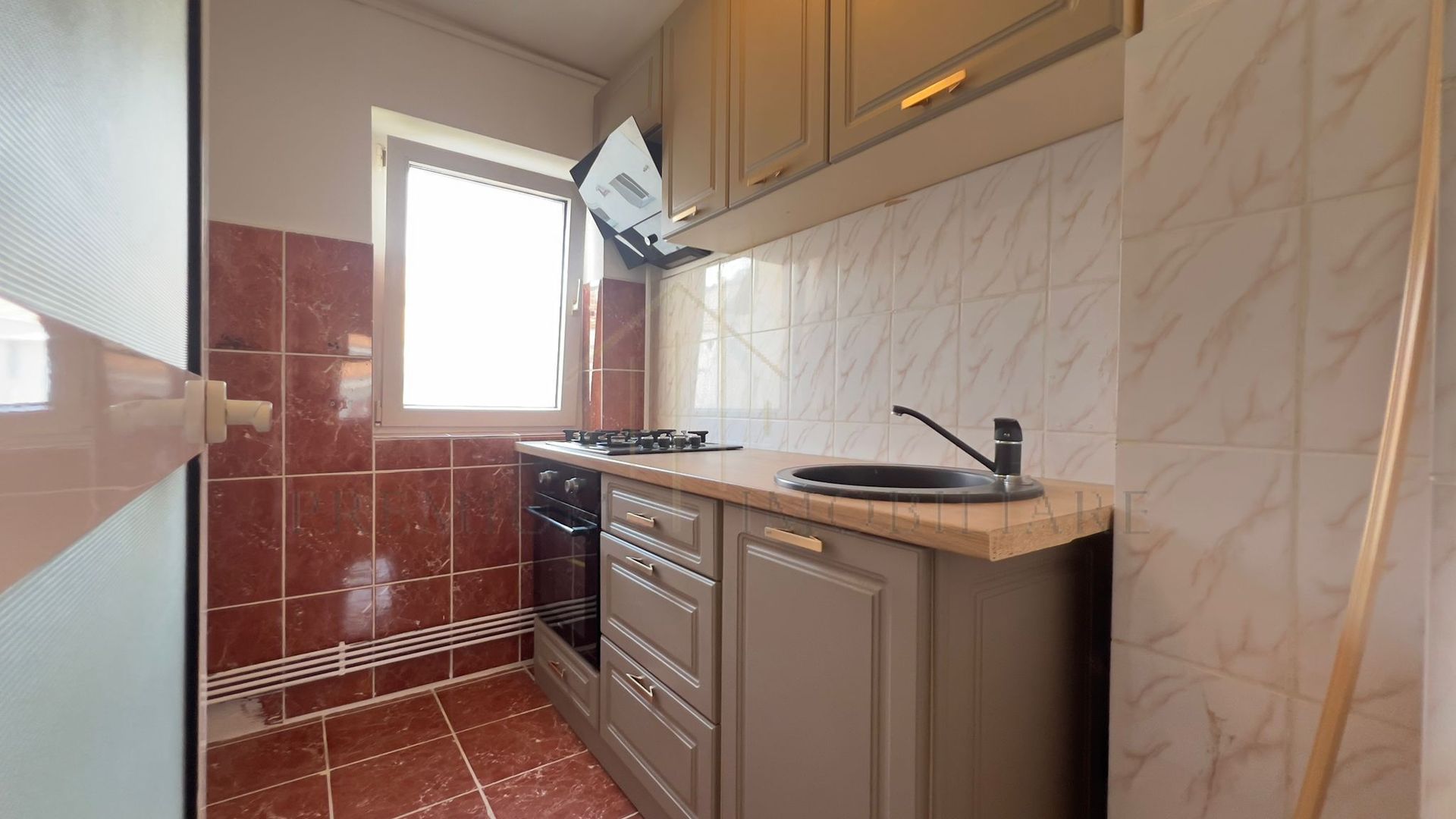 Garsoniera confort 1 - Zona de sus - Bloc nou - Poză 6