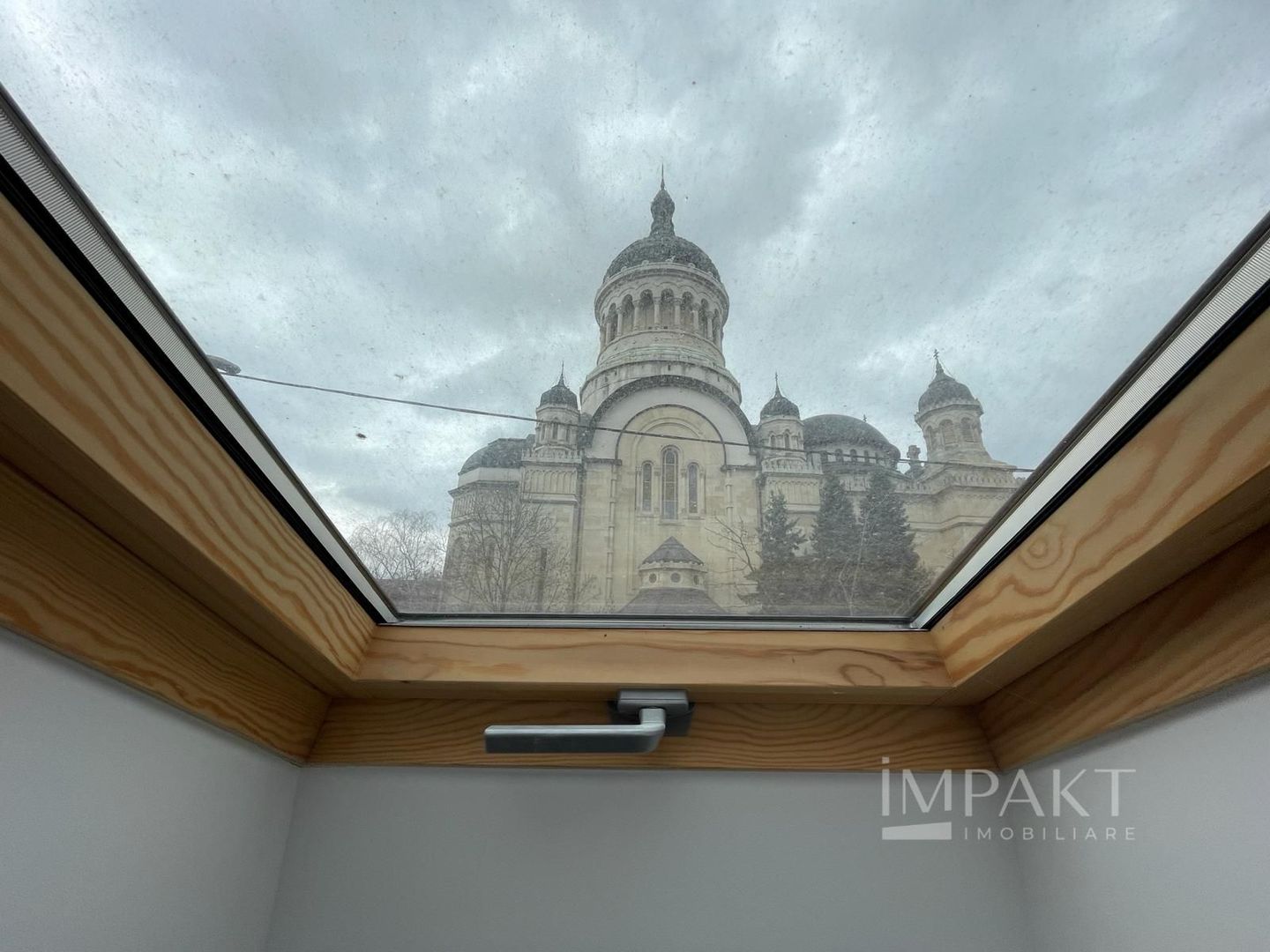 Spatiu comercial ultracentral cu vitrina si intrare direct din strada - Poză 17