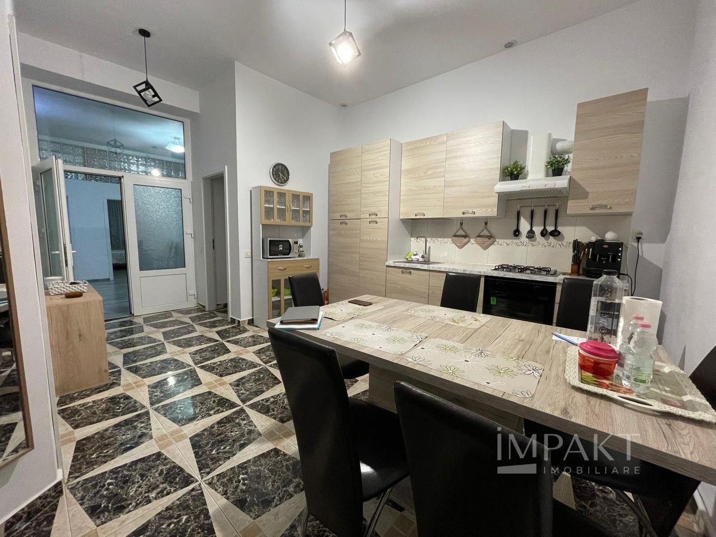 Apartament 3 camere, primitor, situat pe Bulevardul Eroilor!!! - Poză 5