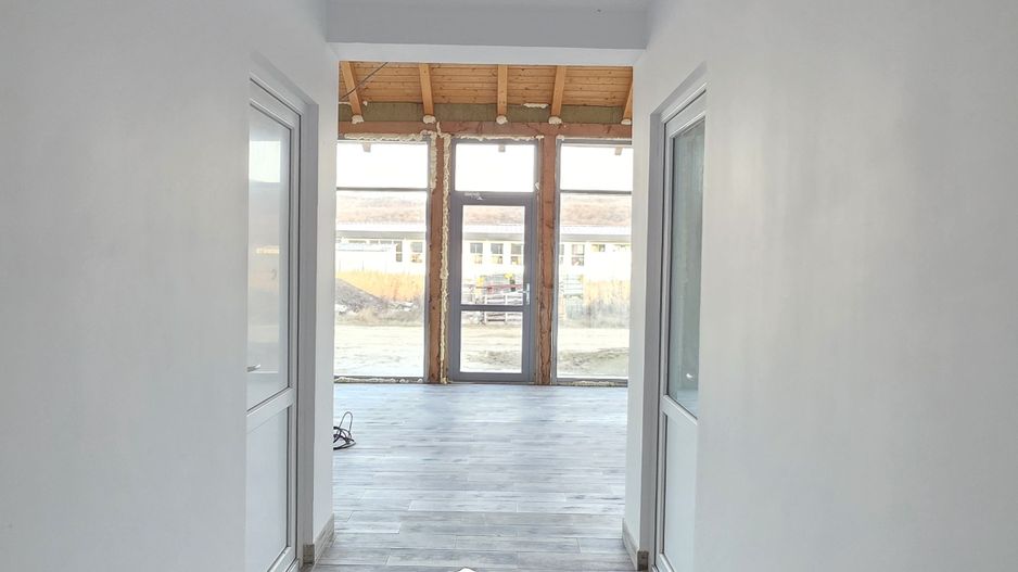 Spatiu generos pentru depozitare sau showroom – 1.300 mp, acoperiti; - Poză 4