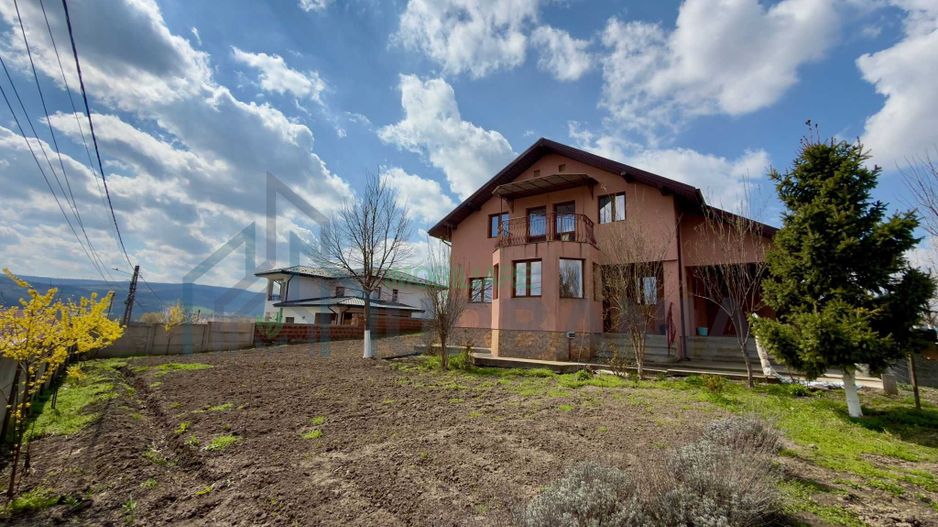 Casă P+1, 173 mp utili, teren 1220 mp, stadiu la gri, în Holboca, aproape de Tătărași - Poză 1