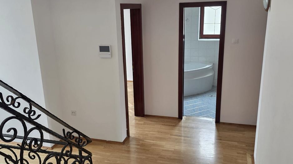 Vila de inchiriat - Poză 28