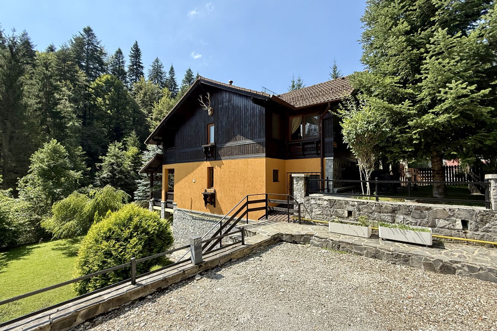 Vila de exceptie in Sinaia, mobilata, utilata, cu vedere superba - Poză 1