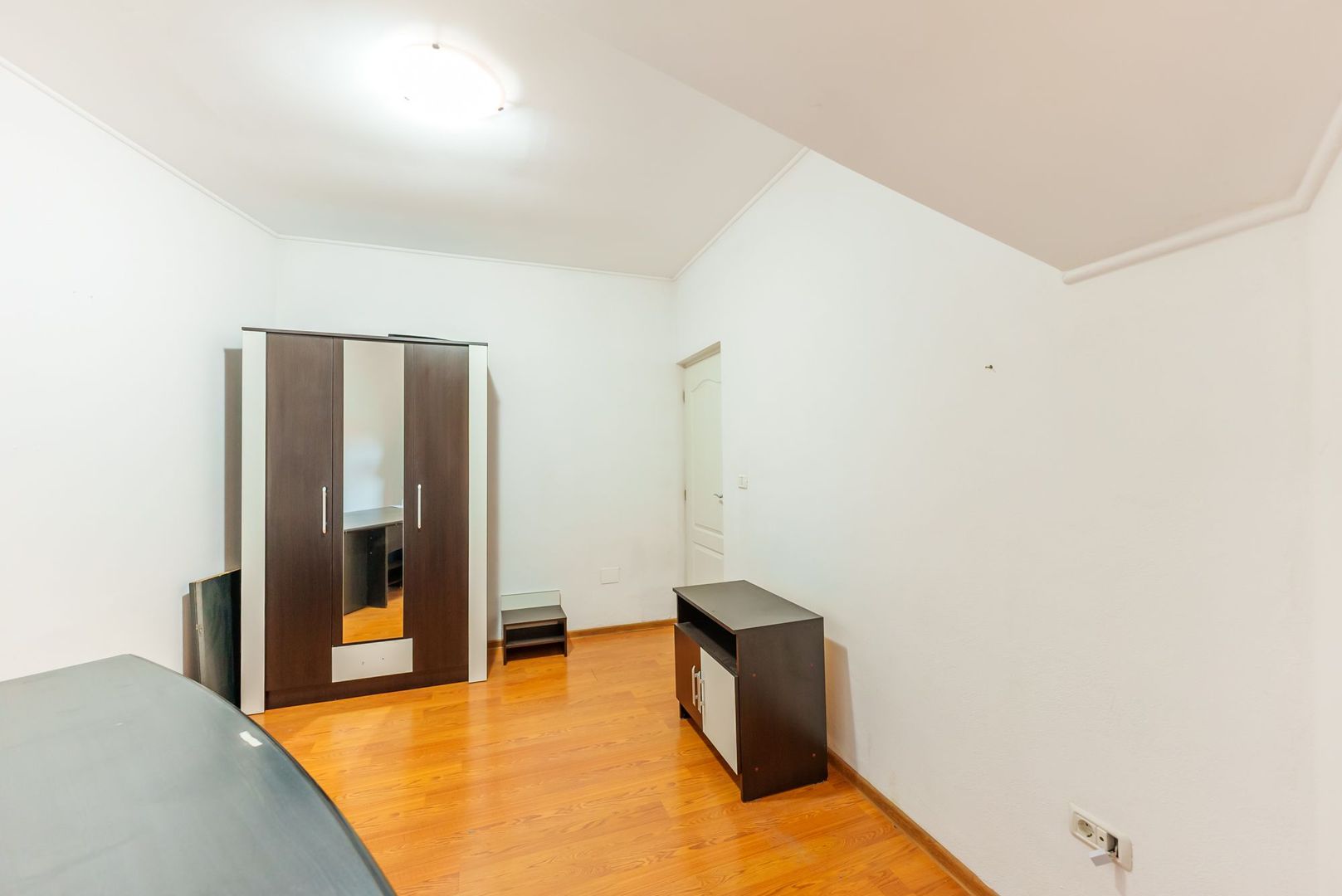 Apartament spațios, cu potențial multiplu, central - Poză 9