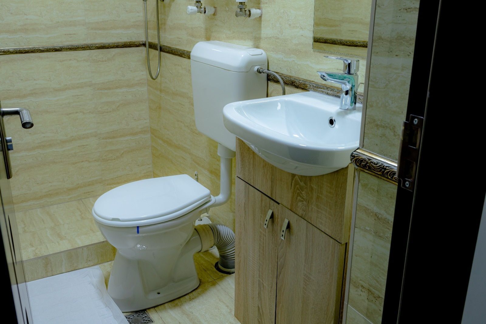 Închiriere Garsonieră nouă, modernă, complet utilată, lângă Auchan Titan - Poză 3