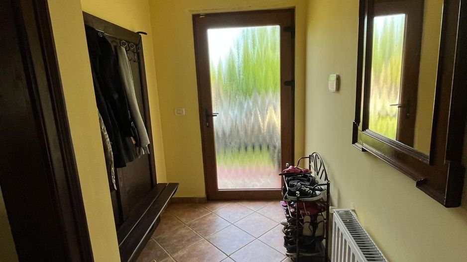 Casă elegantă, spațioasă, ideală pentru familie – Sanmihaiu Roman - Poză 14