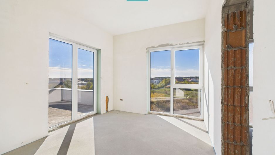 Penthouse cu lift privat și terasă mare în Ghiroda - Poză 2