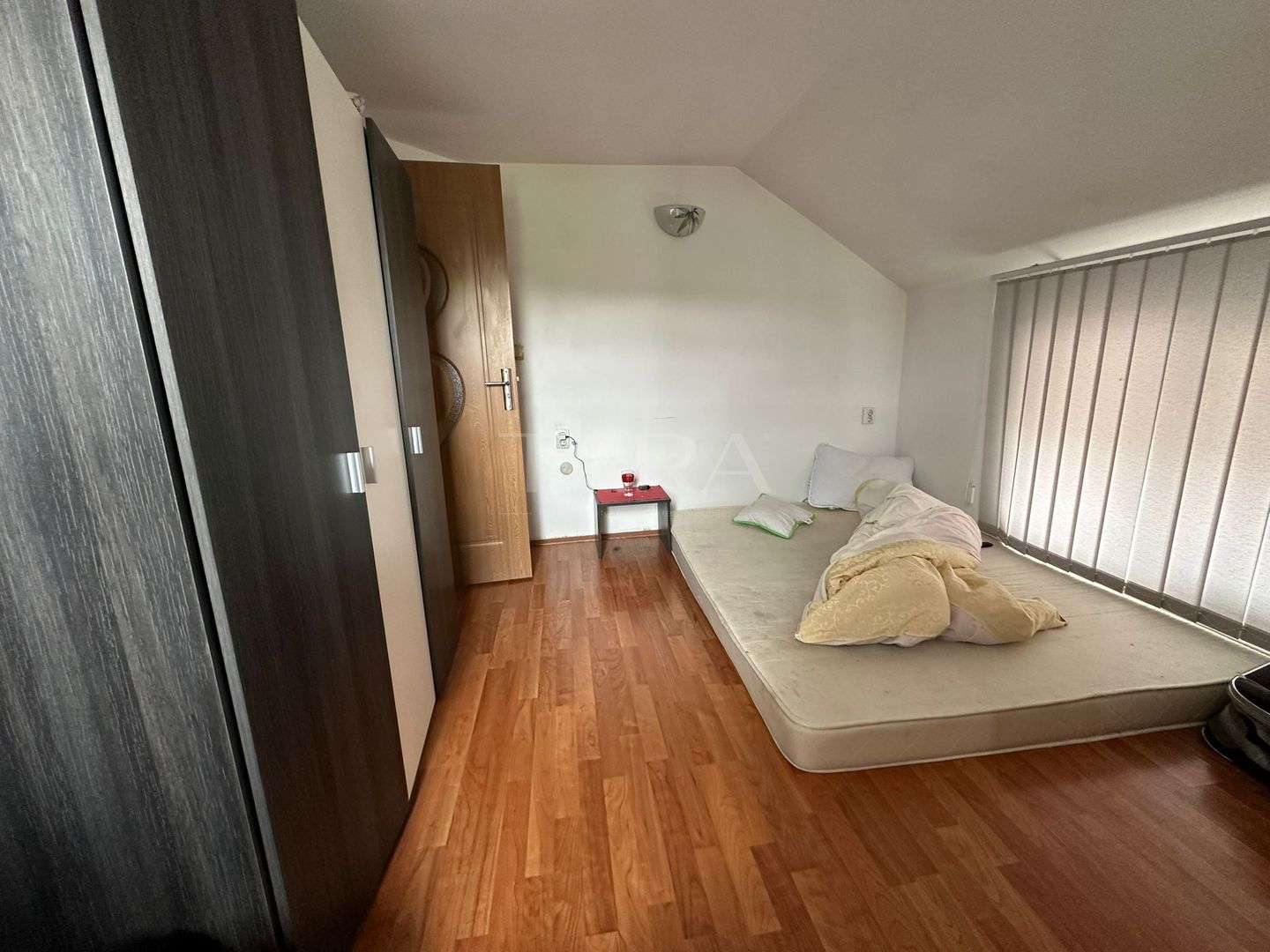 Casa cu 4 camere de vanzare in Iris - Poză 6