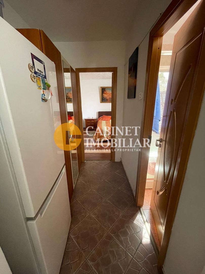 Tudor Vladimirescu str Tepes Voda - decomandat- an 1978 - mobilat - Poză 3