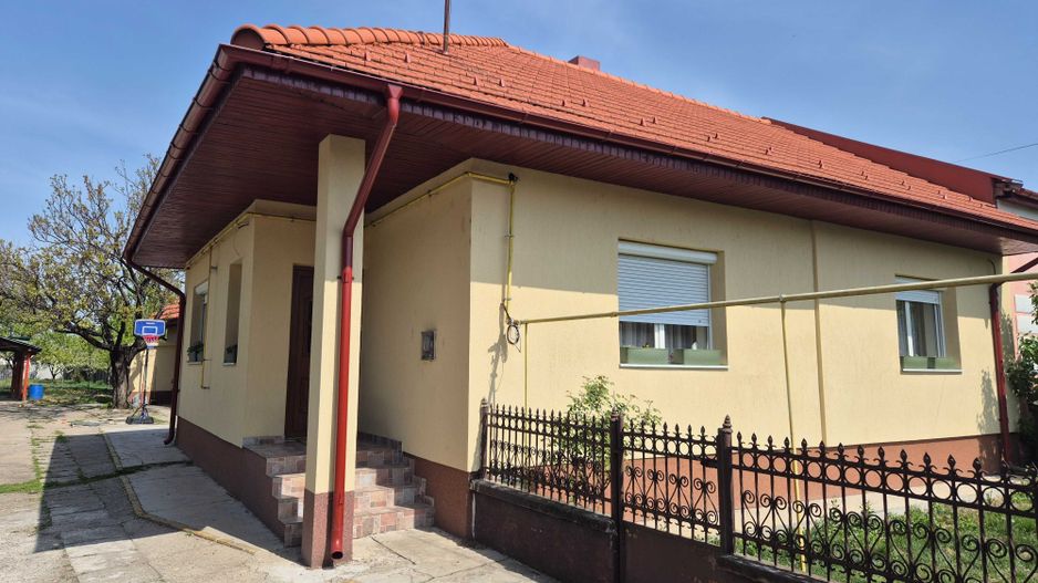 BRASADAS vinde casa familiara cu gradina in zona Titulescu. - Poză 1