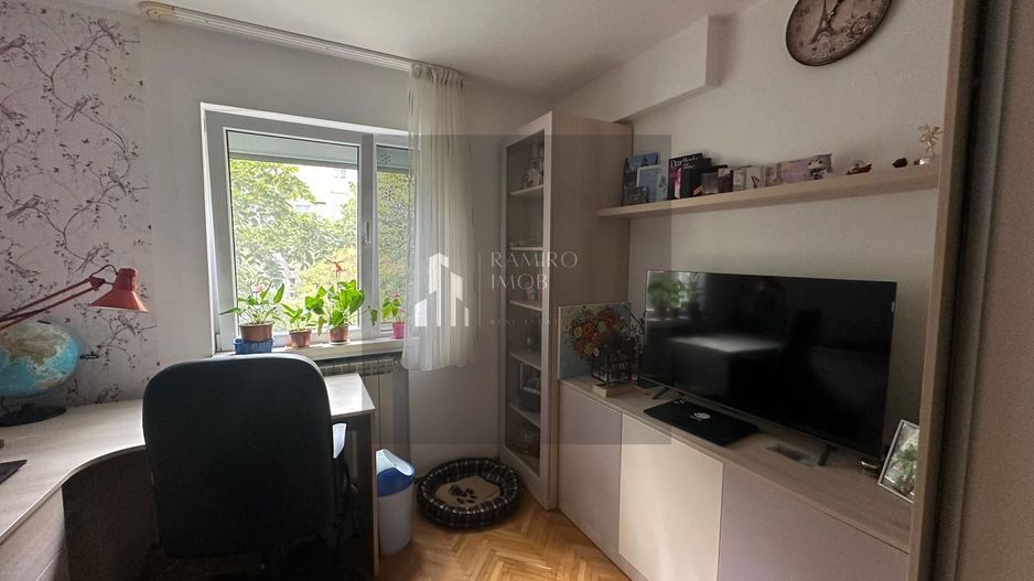 3 camere zona Bd Alexandru Obregia/CENTRALA/PARCARE - Poză 1