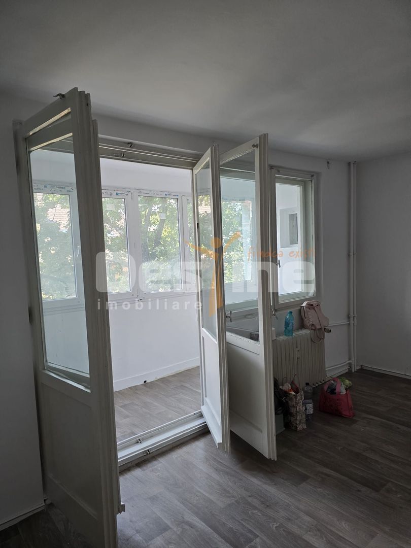 APARTAMENT 3 CAMERE SEMIDECOMANDAT - Poză 9