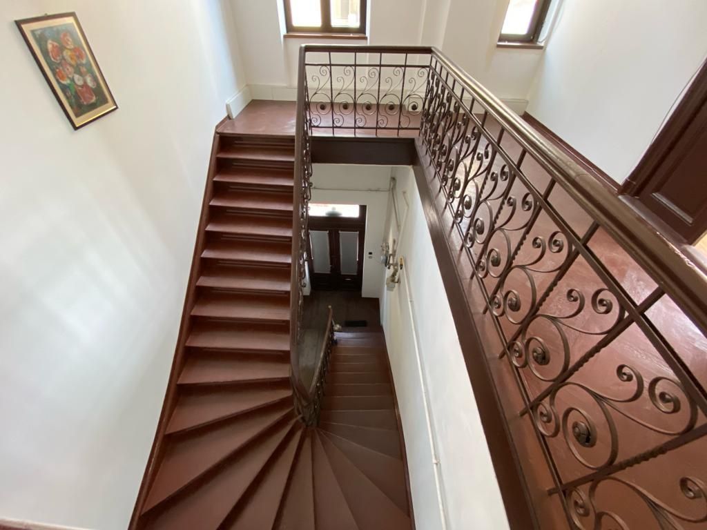 De vanzare apartament 4 cam. in vila 140 mp si curte 170 mp ultracentral sect 5 - Poză 9