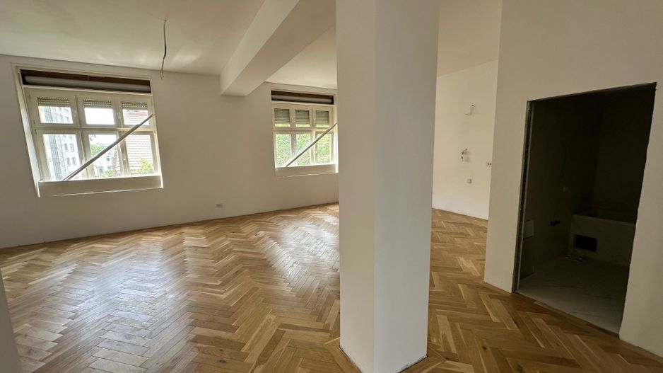 Apartament renovat în clădire istorică - are garaj - Poză 19