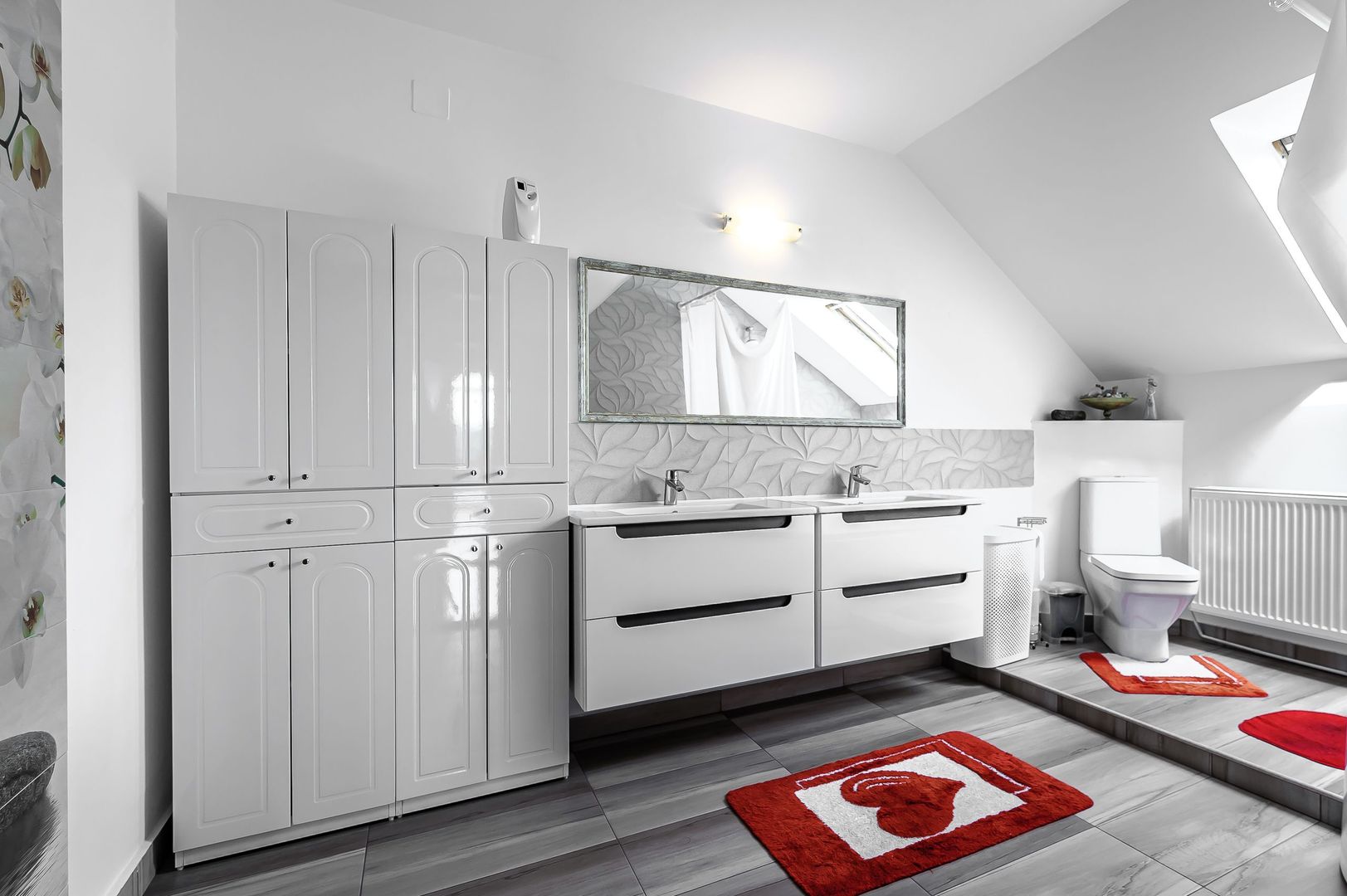Casă generoasă cu două apartamente în Bujac - Poză 6