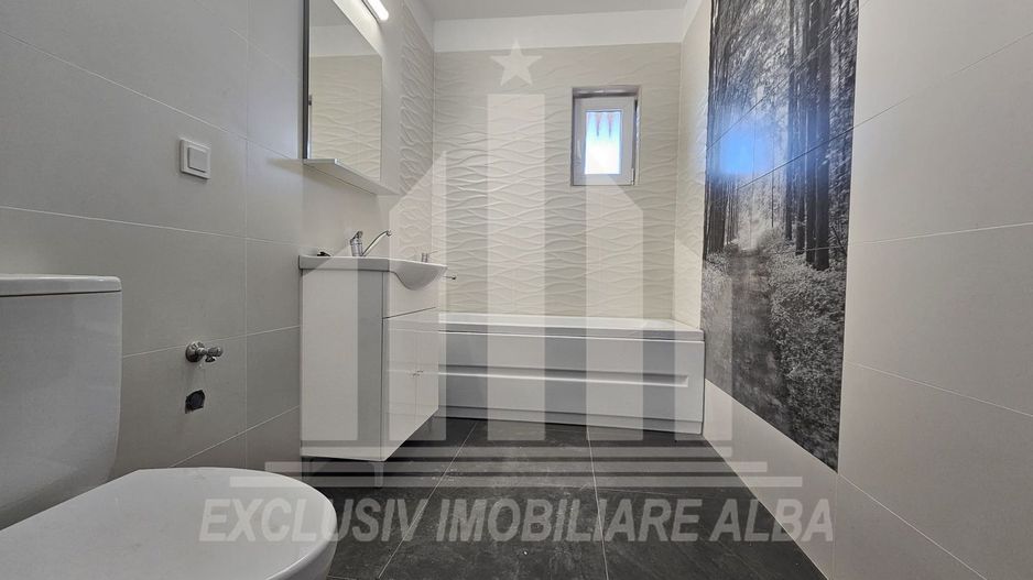 Apartament cu 4 camere si scara interioara de vanzare, Lipoveni - Poză 7