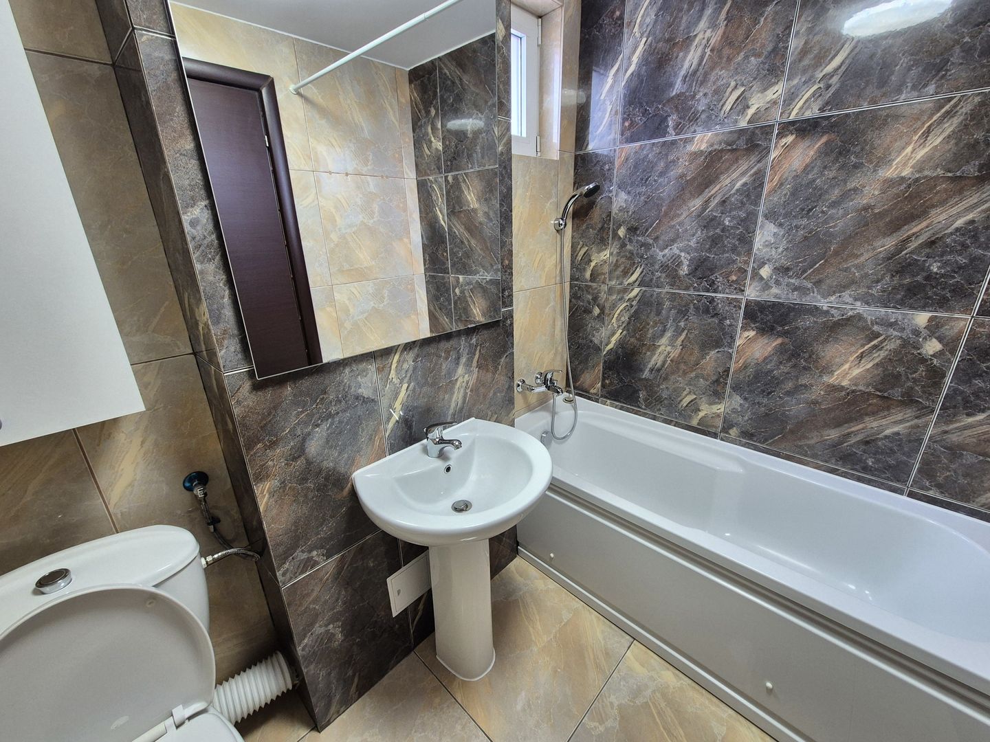 Penthouse exclusivist 134,17 mp + loc de parcare 50 euro/luna - Mall Vitan - Poză 17