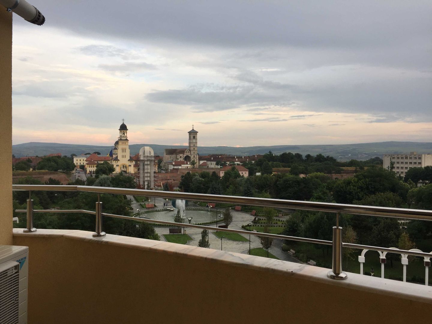 Apartament 4 camere in Cetate, de preferat pentru inchiriere pe termen lung - Poză 1