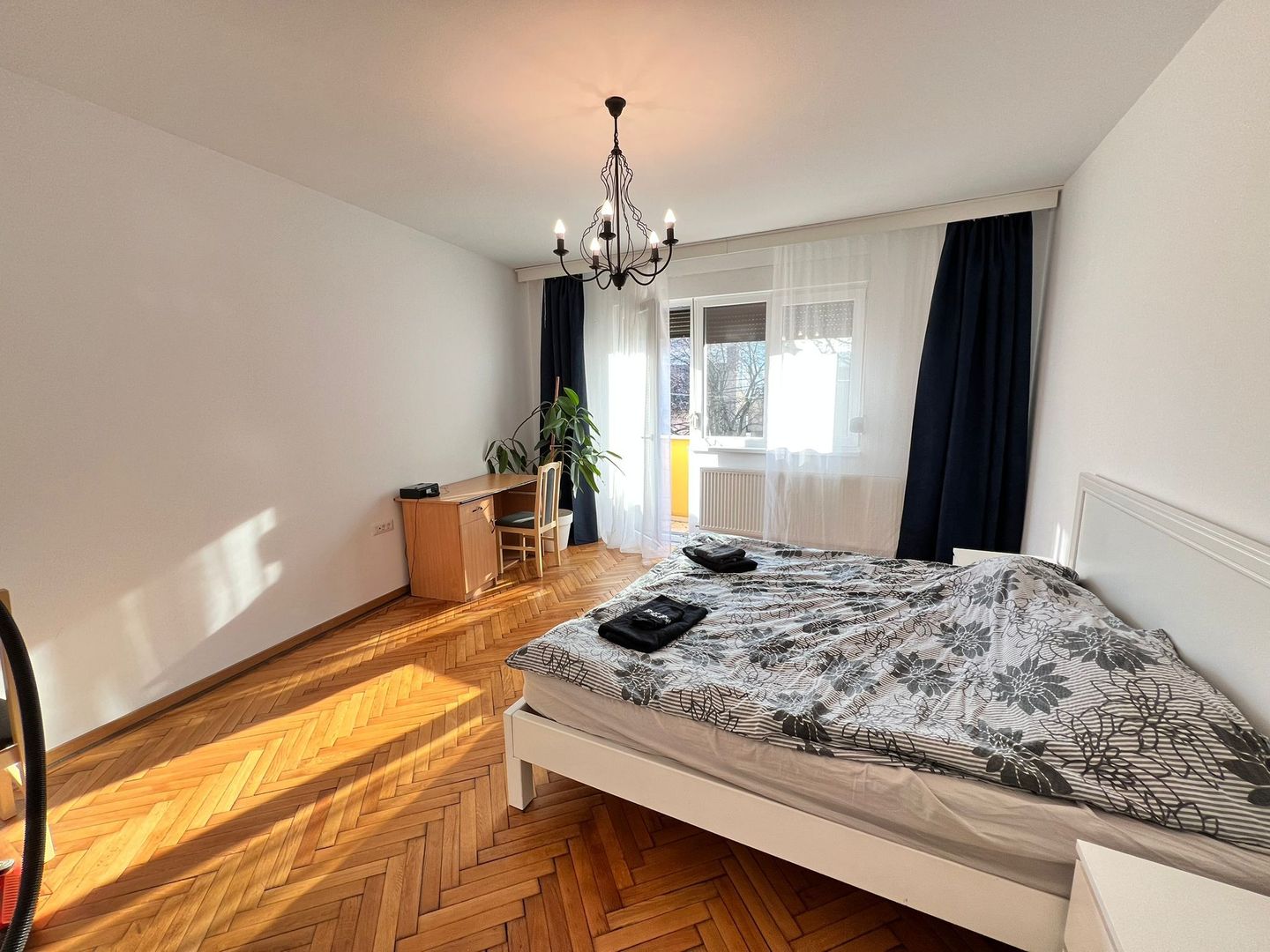 Apartament spatios cu 3 camere | 100 mp | Balcon | Curte | Central - Poză 2