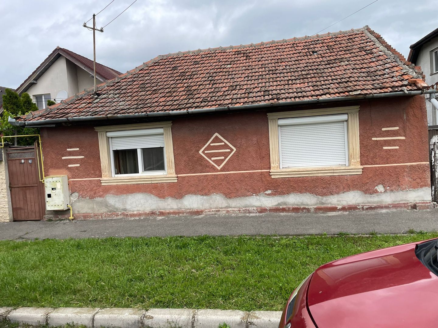 Casă cu 4 camere în Bujac. - Poză 1