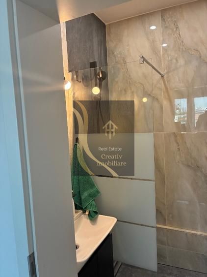 Vând apartament deosebit, zonă ultracentrală, renovat deosebit - Poză 3