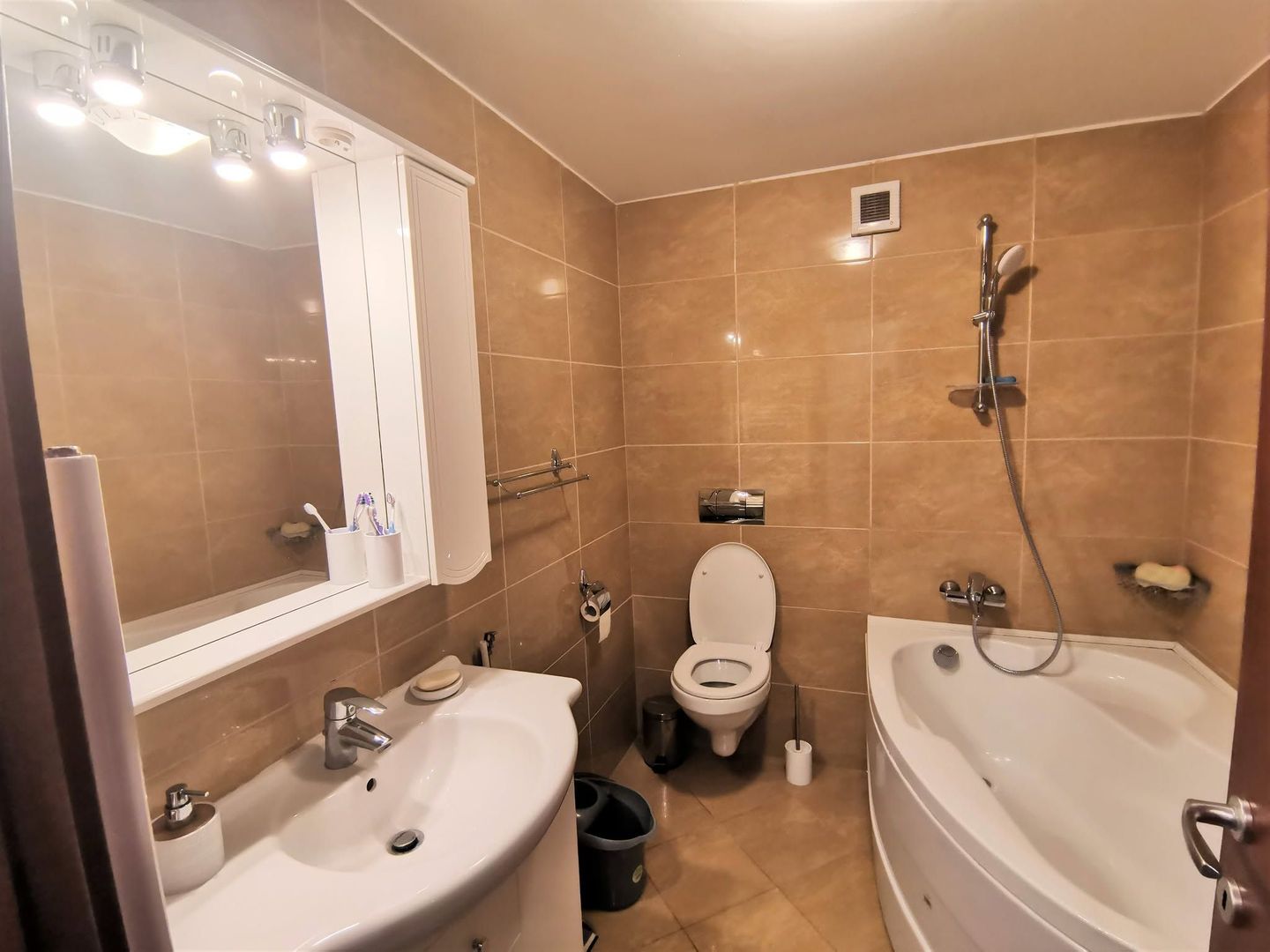 Prima inchiriere- apartament cu 3 camere in zona Prelungirea Ghencea - Poză 15