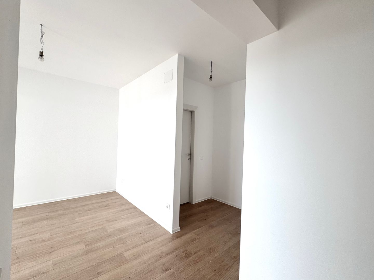 3 camere. Bucătărie Open-Space - Verdere curte interioară - Poză 5