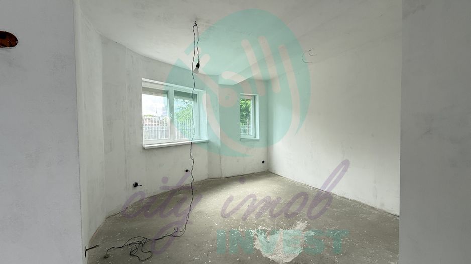 Casa receptionata in 2025 singura in curte - Poză 9