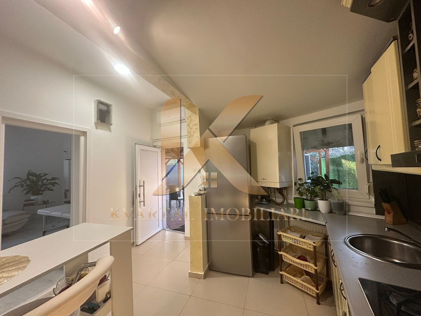 Apartament generos la casa 2 camere , 70 mp Zona Parneava ! - Poză 4