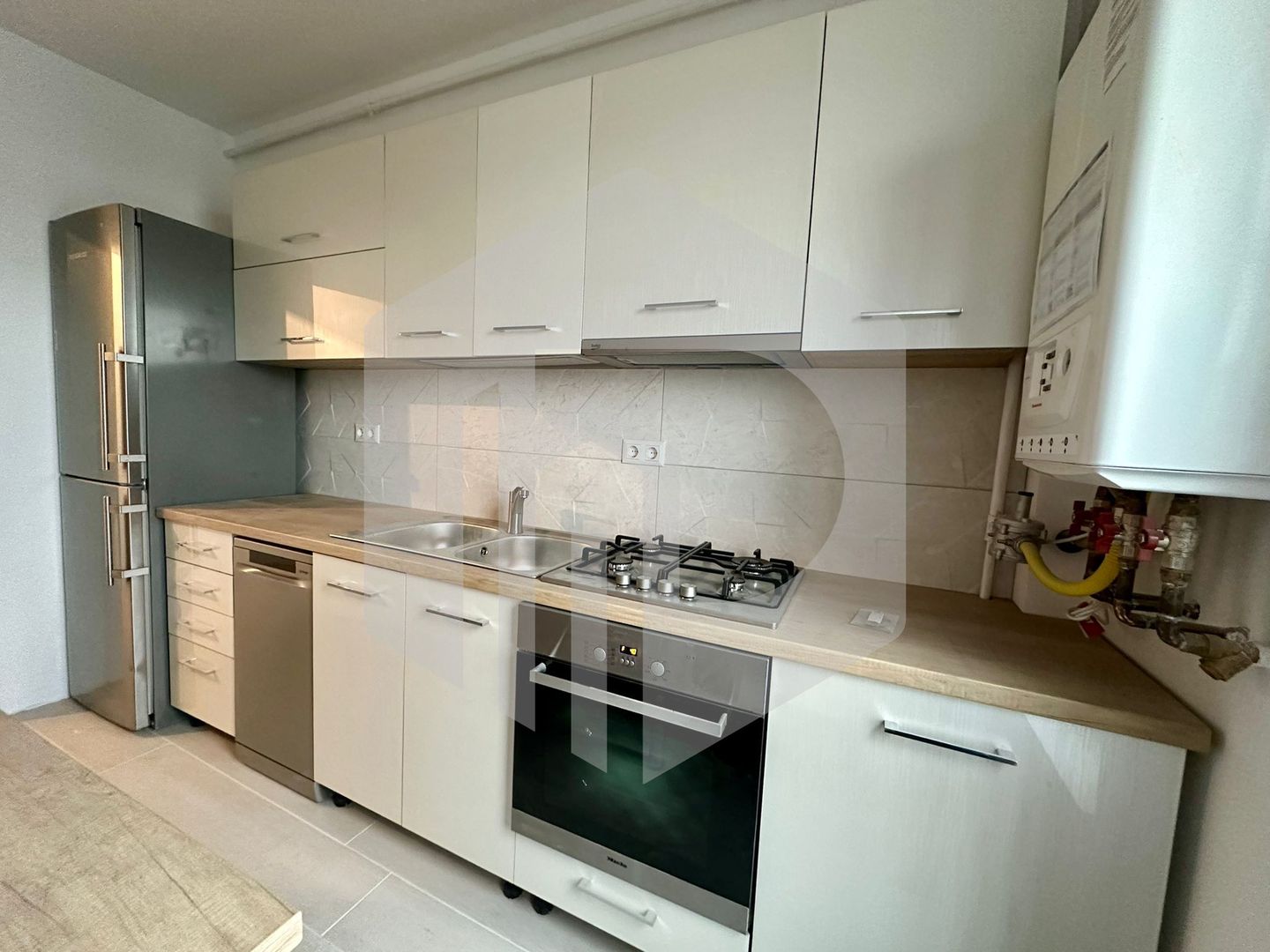 Apartament 3 camere | 2 Dormitoare | Bucatarie  | 2 Bai | Living - Poză 9