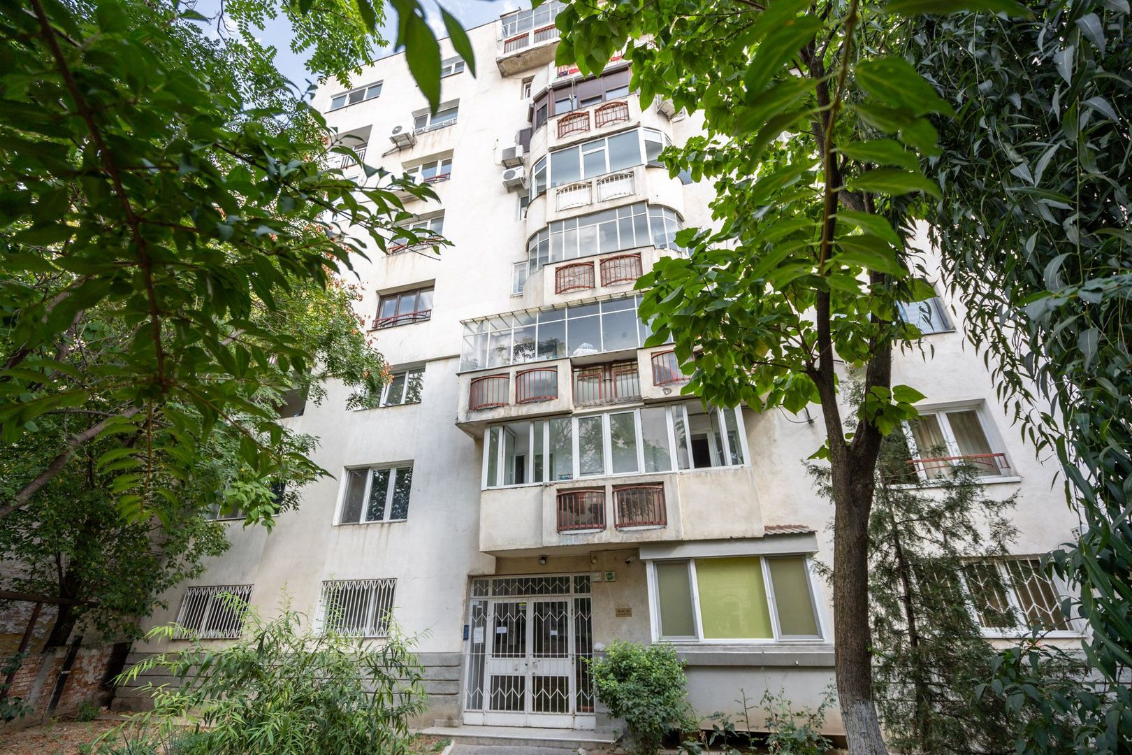 COMISION 0% - Apt.3 camere si Loc Parcare, bl. 1997, vedere gradina, metrou 8min - Poză 13