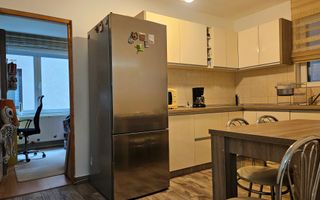 Oportunitate - Apartament cu trei camere in vila, zona Tractorul 70 mp - Poză 12