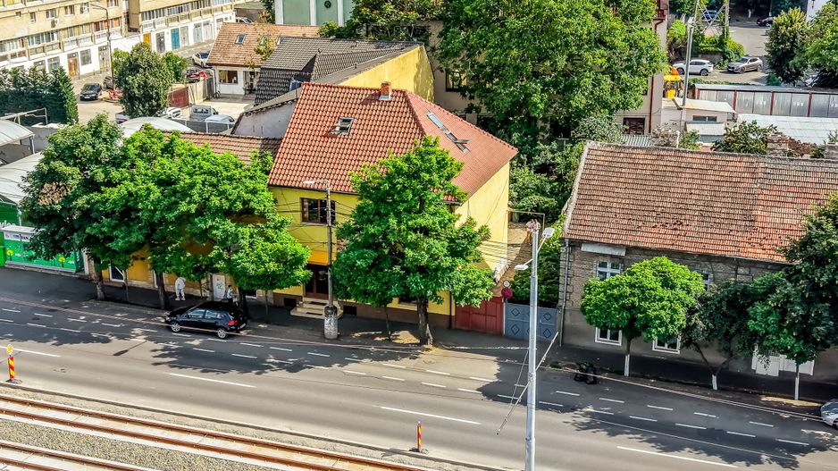Imobil versatil D+P+E+M | Arteră principală Arad | Curte cu acces auto - Poză 2