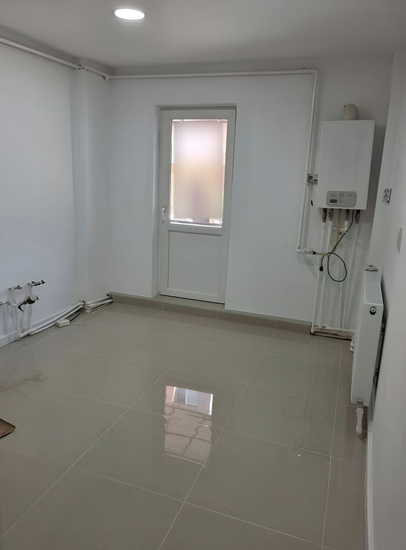 Apartament 2 camere, decomandat, Cetate, Mercur, renovat - Poză 2