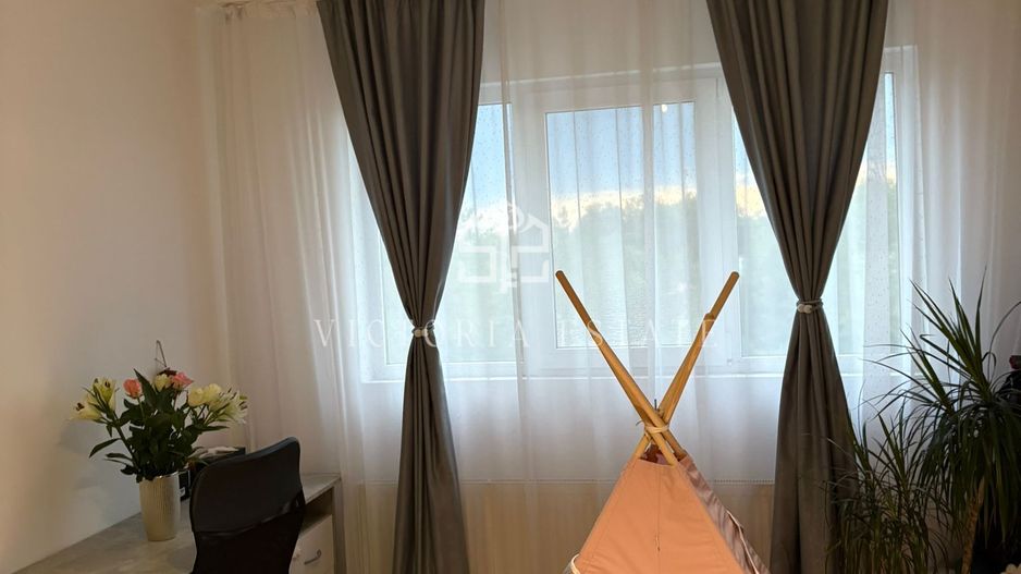 Vând apartament cu 2 camere în Vest - Poză 5