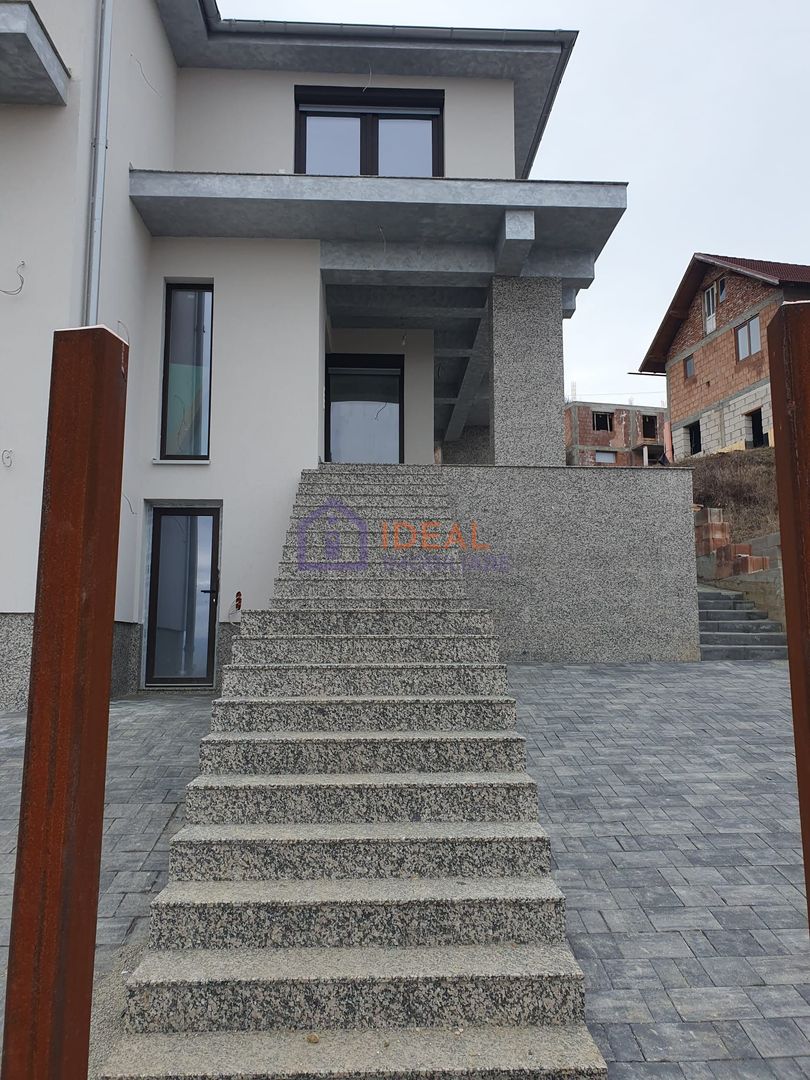Casa Individuala Moderna cu 4 camere  si garaj, in Sura Mare - Poză 3