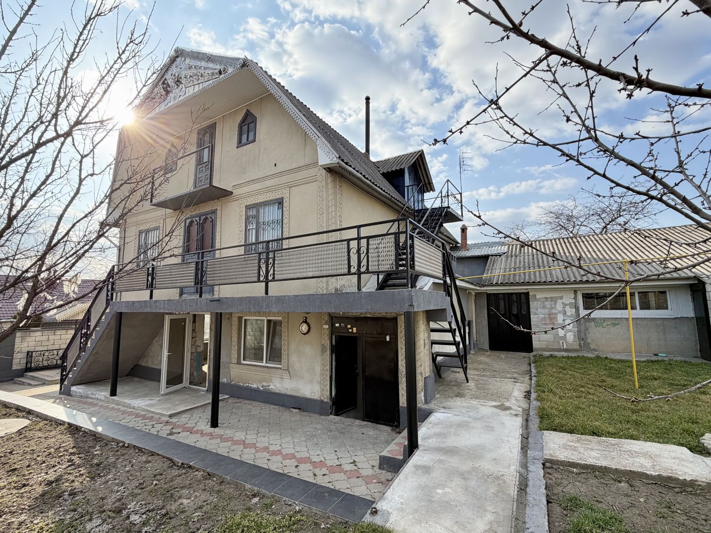 Casa în or.Ialoveni centru - Poză 1