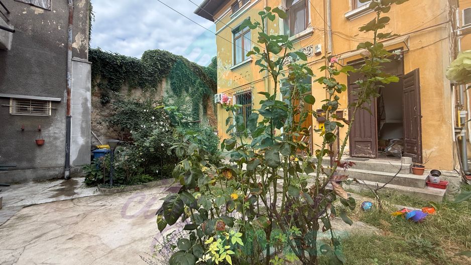 Apartament cochet vila edificata in perioada interbelica - Poză 17