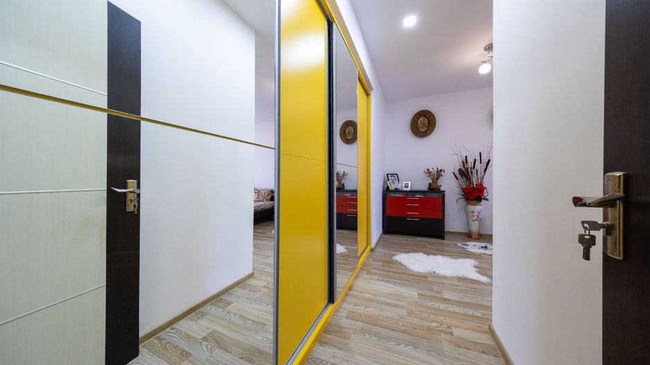 Isaran Coresi-Apartament 3 camere 82 mp loc de parcare si boxa - Poză 16