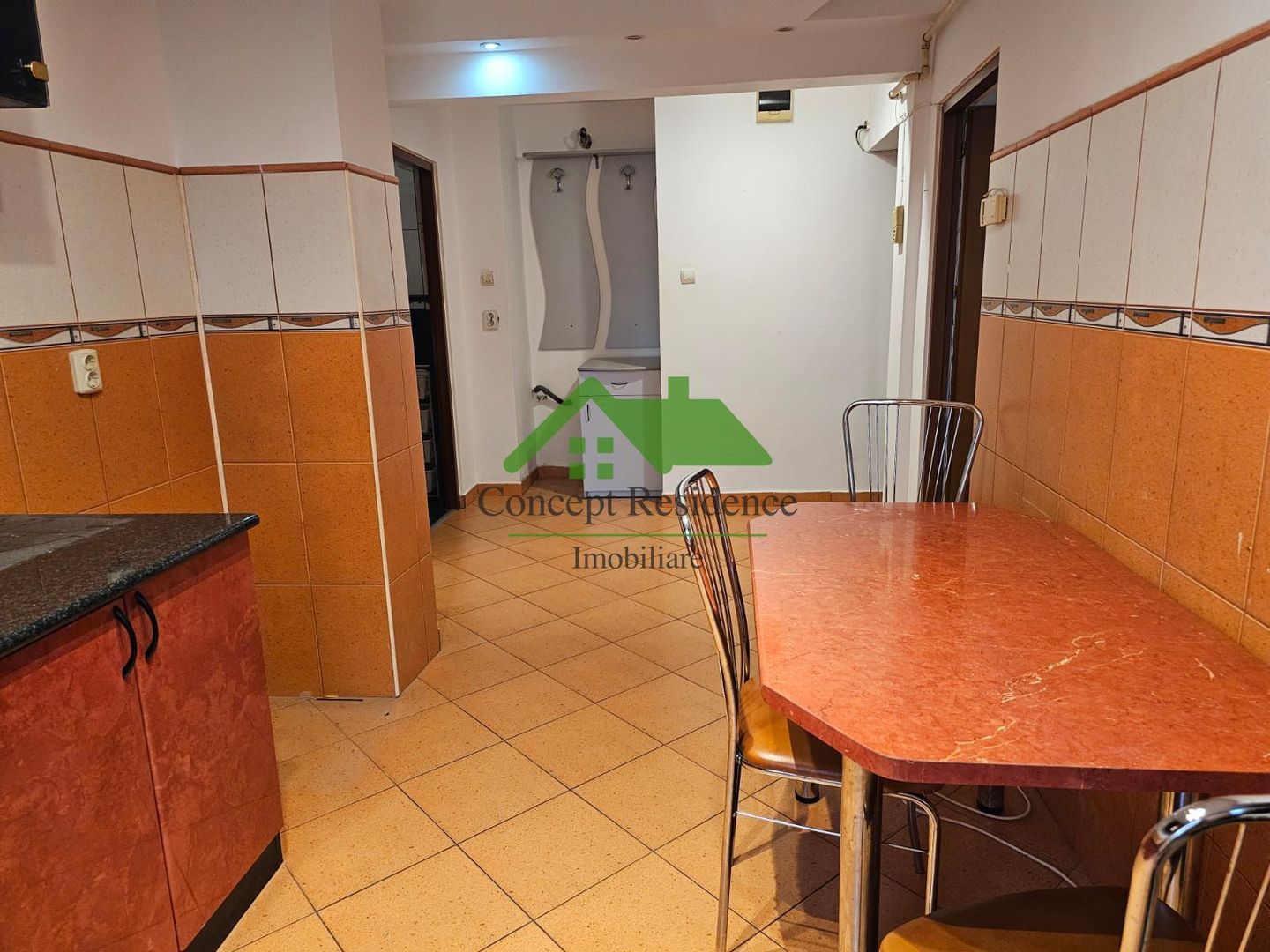 Apartament 2 camere, decomandat, etaj 1 – Victoriei, zona Albina - Poză 2