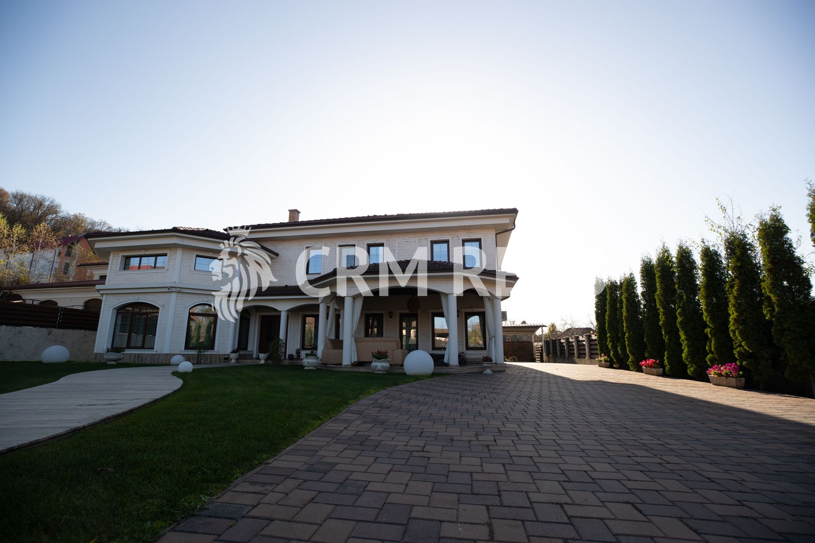 Casă / Vilă cu 5 camere de vânzare în zona Est - Poză 2