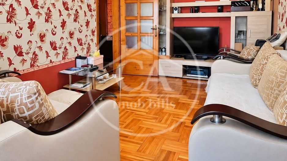 Apartament de vanzare cu 3 camere in zona Nufarul, Oradea - Poză 2