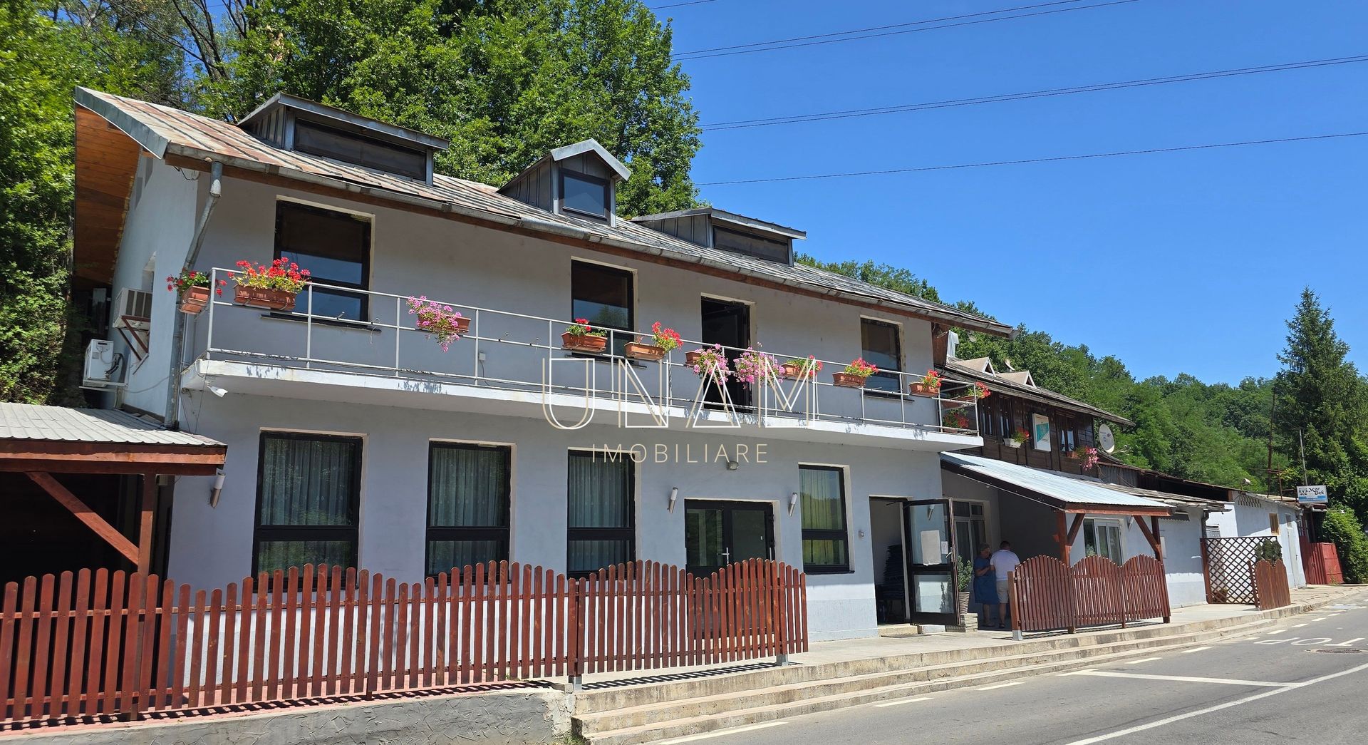 Oportunitate  unică– Restaurant + Pensiune, ideală pentru evenimente și turism - Poză 1