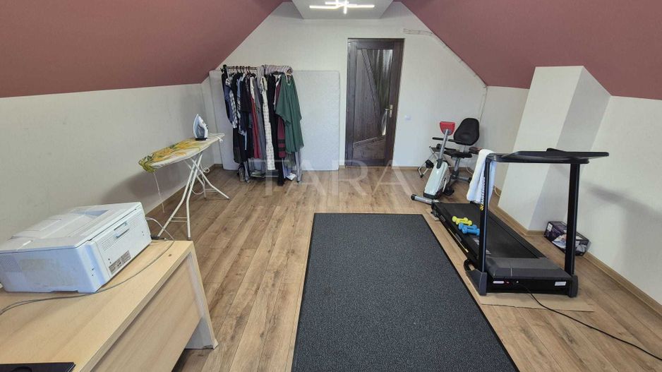 Casă cu grădină generoasă, perfectă pentru familie - Luna de Sus. - Poză 4