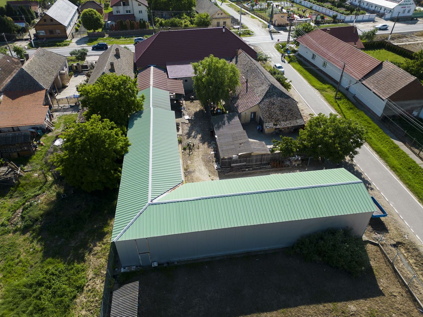 Clădire cu 5 camere cu teren și hală în Cenad - Poză 23